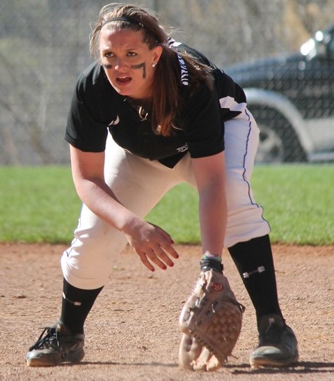 Eagles Softball Closes Season in Pittsburgh