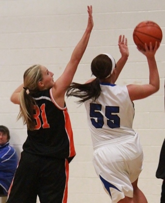 Lady Eagles Earn Split in Pittsburgh