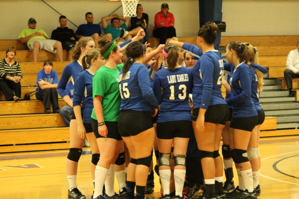 Women’s Volleyball Wins at Home