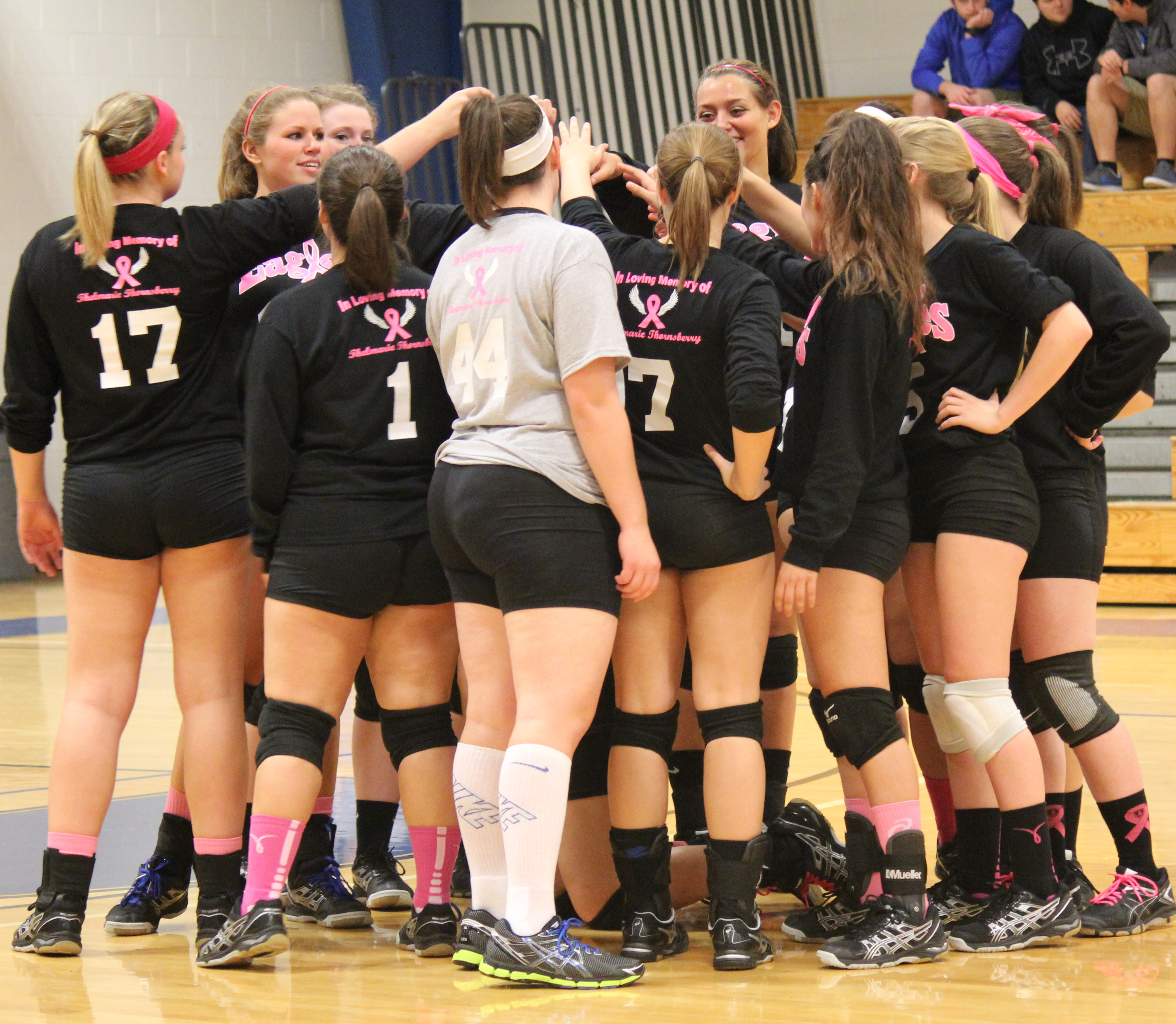Women’s Volleyball Supports Breast Cancer Awareness