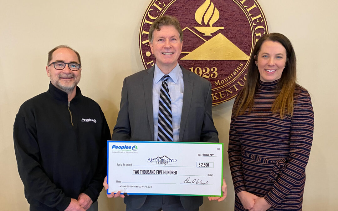 Peoples Bank Foundation Presents Gift to Alice Lloyd College